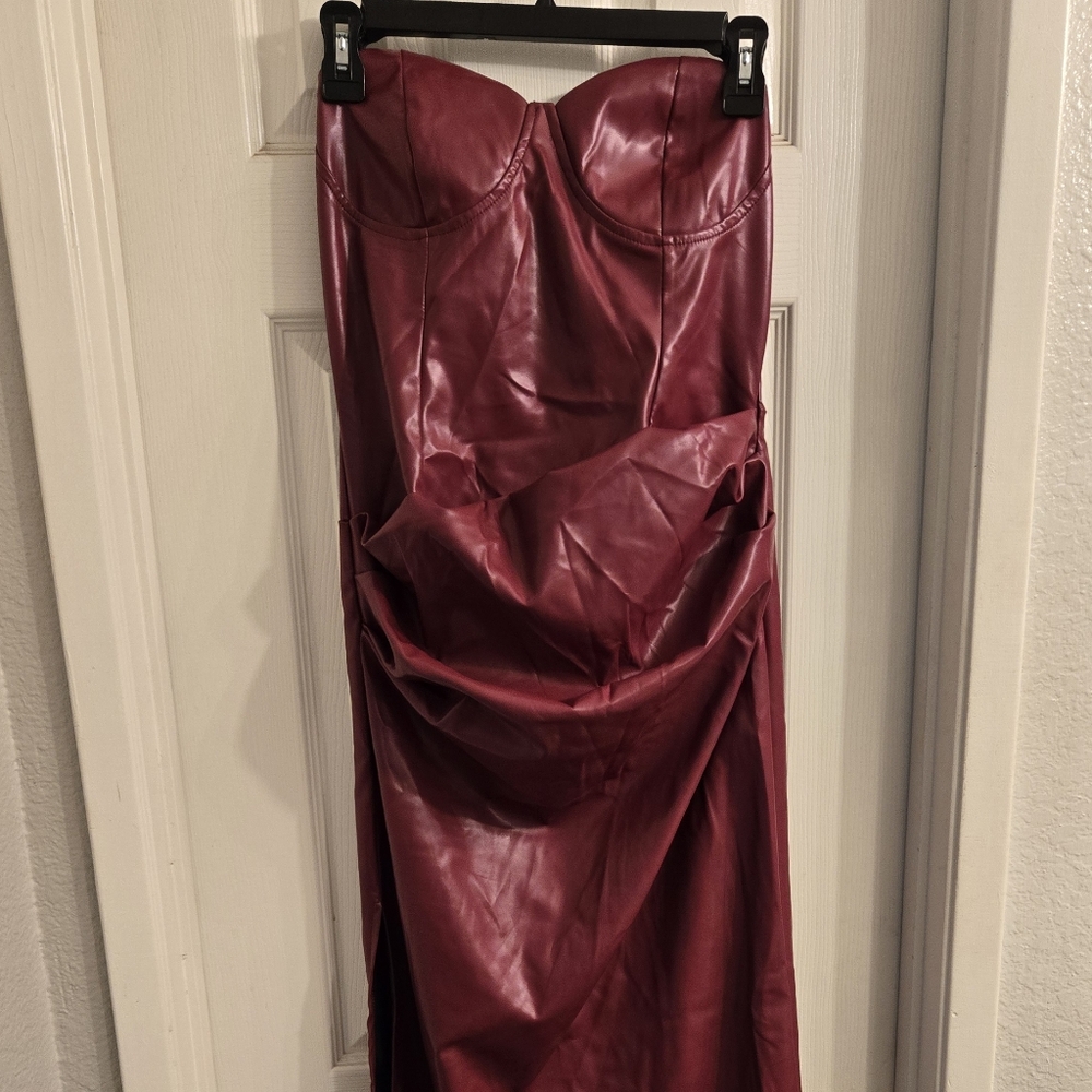 Elegant Burgundy Strapless Dress - Picture 9 of 10
